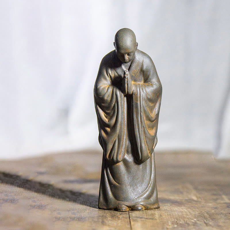 Estatua de Resina Fundida de Monje Orando Meditando en Polvo de Hierro con Óxido para Decoración del Hogar de Buddha Stones