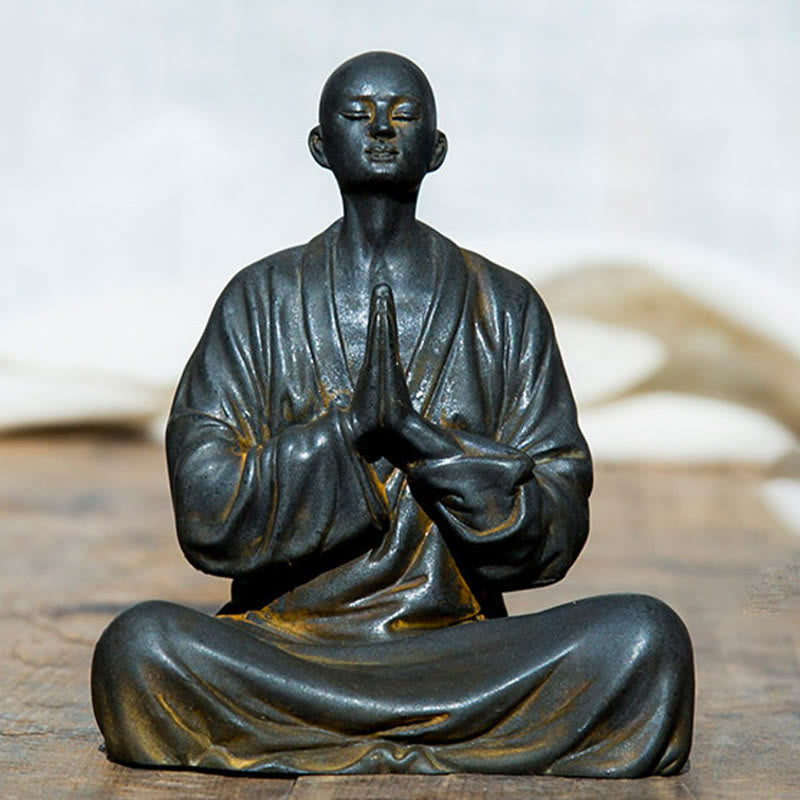 Estatua de Resina Fundida de Monje Orando Meditando en Polvo de Hierro con Óxido para Decoración del Hogar de Buddha Stones