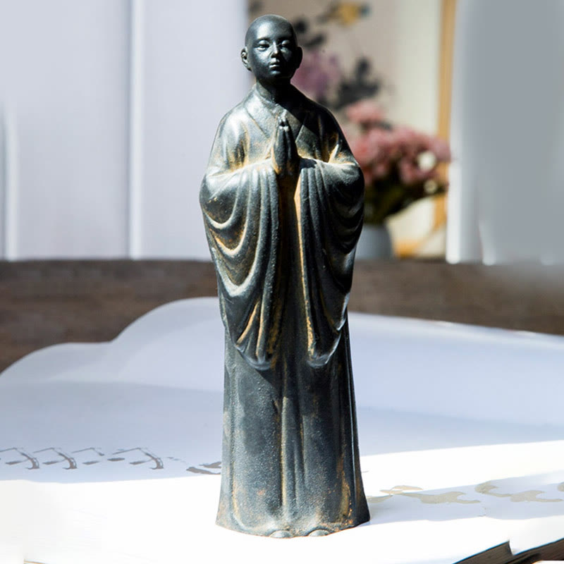 Estatua de Resina Fundida de Monje Orando Meditando en Polvo de Hierro con Óxido para Decoración del Hogar de Buddha Stones