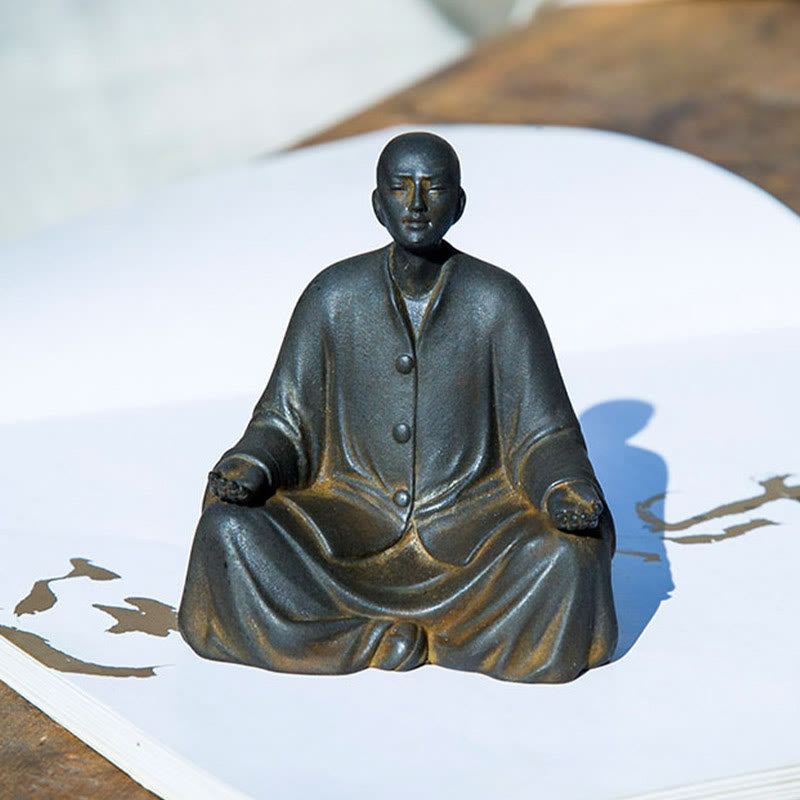 Estatua de Resina Fundida de Monje Orando Meditando en Polvo de Hierro con Óxido para Decoración del Hogar de Buddha Stones