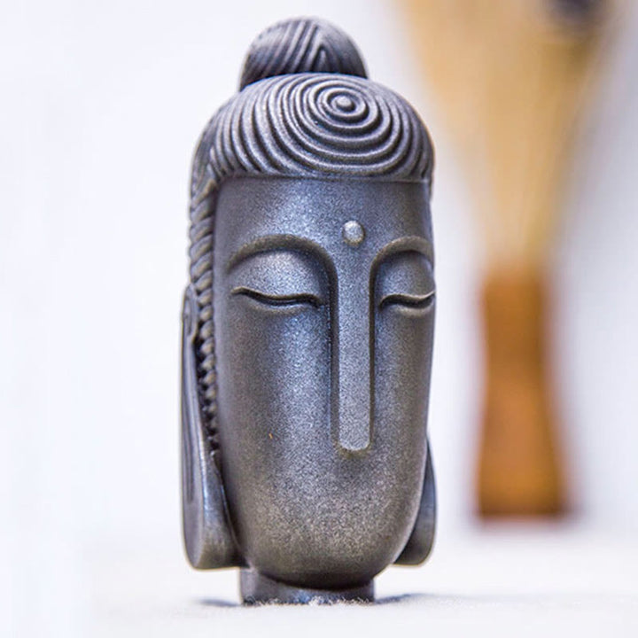 Buddha Stones Estatua de Buda Meditante con Ojos Cerrados de Polvo de Hierro Óxido Resina Fundida Decoración del Hogar