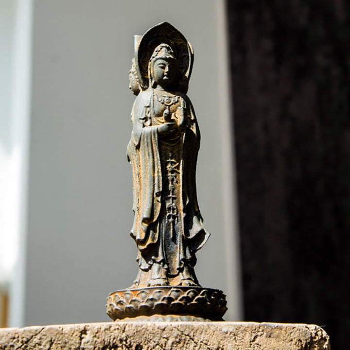 Buddha Stones Estatua de Resina Fundida con Polvo de Hierro Oxidado de la Kwan Yin Avalokitesvara Trifacética Decoración de Escritorio de Riqueza