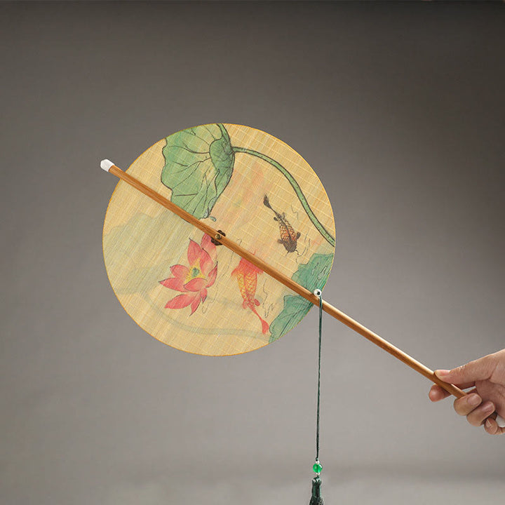 Buddha Stones Hecho a mano Pájaros Flores Caquis Fruta Peces Koi Loto Bambú Mango largo Abanico portátil que se puede enrollar
