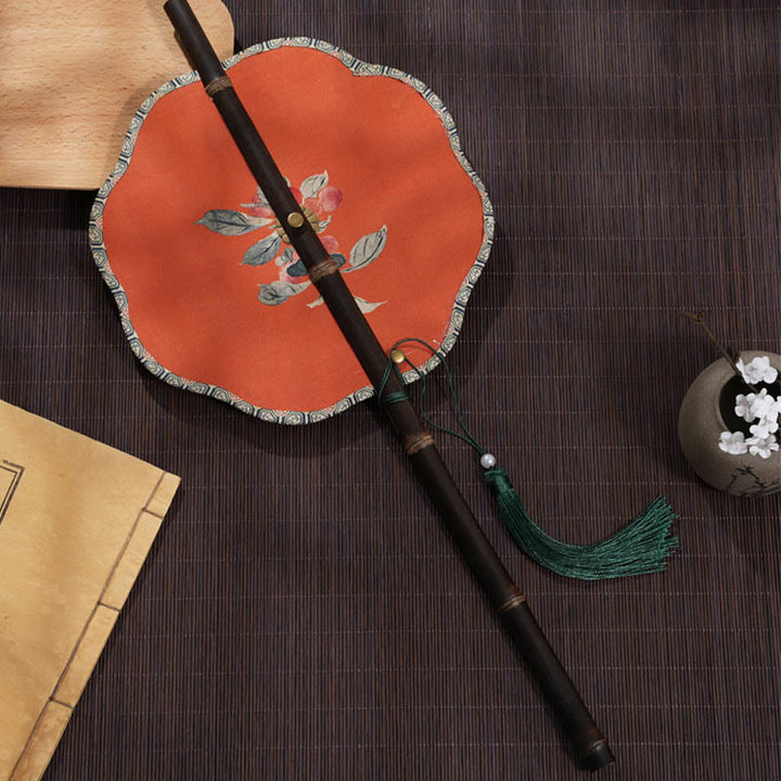 Buddha Stones Abanico Portátil Enrollable Hecho a Mano con Mango Largo de Bambú Púrpura y Patrón de Hoja de Cerezo y Uva