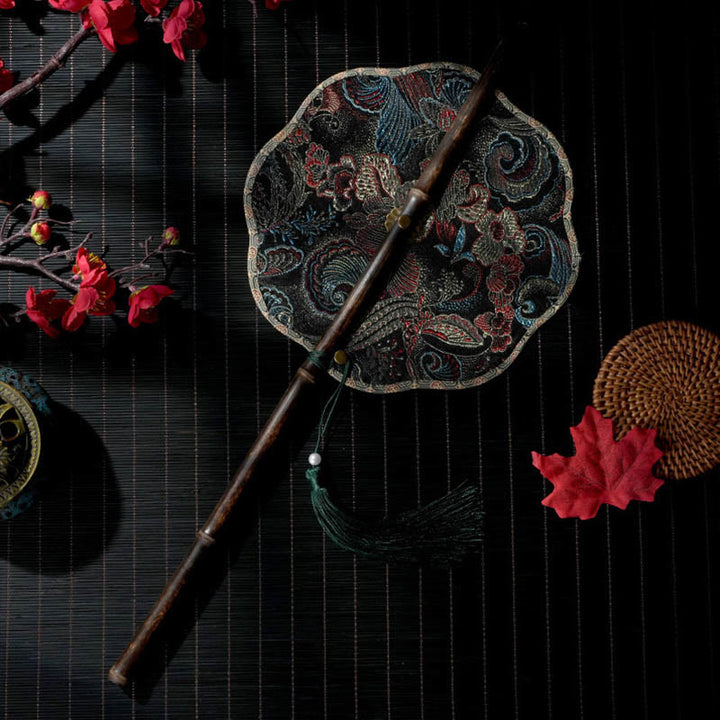 Buddha Stones Abanico portátil enrollable de bambú largo mango morado con diseño de Epiphyllum, hojas y conchas hechas a mano