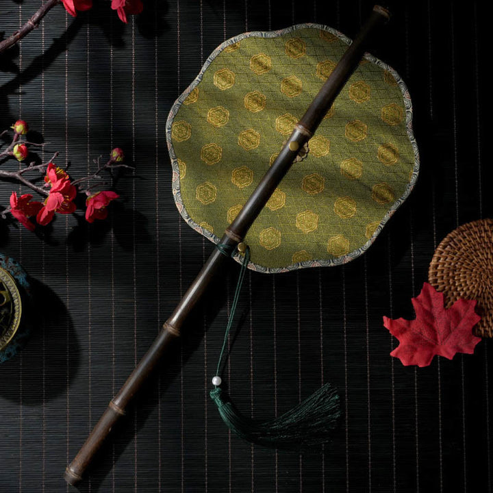 Buddha Stones Abanico portátil enrollable de bambú largo mango morado con diseño de Epiphyllum, hojas y conchas hechas a mano