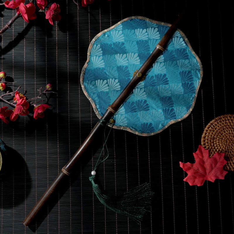 Buddha Stones Abanico portátil enrollable de bambú largo mango morado con diseño de Epiphyllum, hojas y conchas hechas a mano