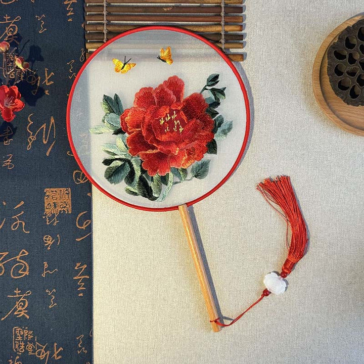 Buddha Stones Abanico de mano con mango de madera bordado con flores de peonía y mariposas