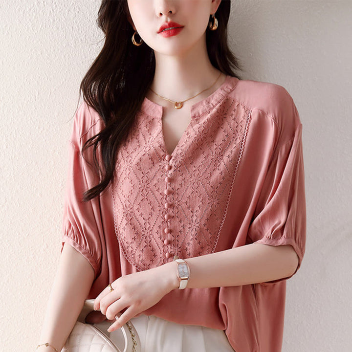 Camiseta de manga corta con diseño de botones rosas y cuello en V de Buddha Stones - image 11