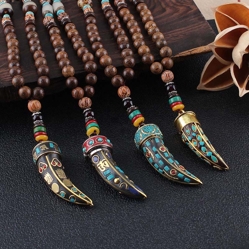 Collar con colgante de protección con diseño de cuerno de mantra con símbolo OM Om Mani Padme Hum de madera de wengué del Tíbet y Buddha Stones - image 1