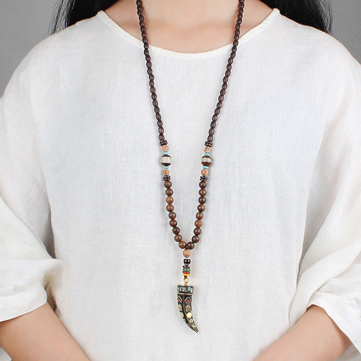 Collar con colgante de protección con diseño de cuerno de mantra con símbolo OM Om Mani Padme Hum de madera de wengué del Tíbet y Buddha Stones - image 5