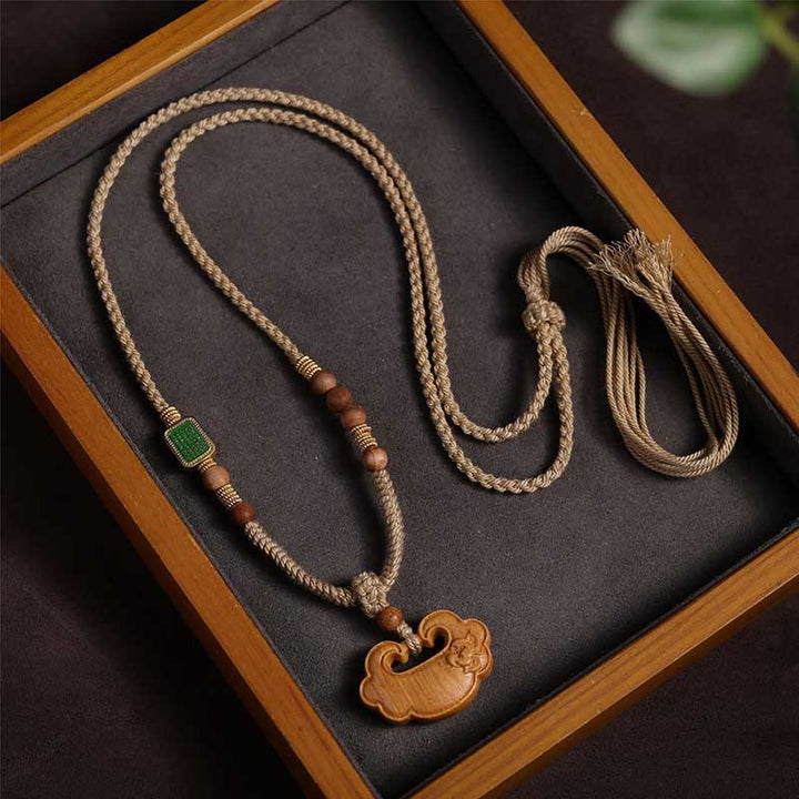Colgante de collar con amuleto de protección chino de sándalo tibetano con Buddha Stones