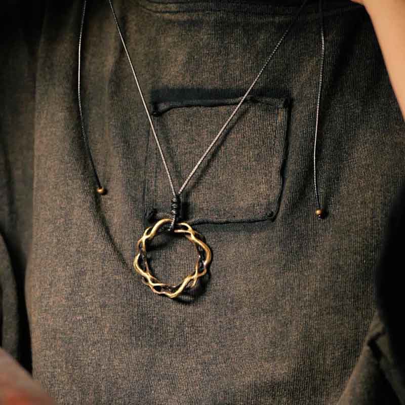 Collar con colgante de latón y cobre vintage hecho a mano con Buddha Stones