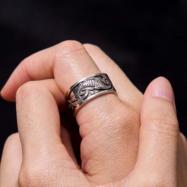 Anillo de la suerte y la riqueza con diseño tallado de Koi Fish del Sutra del Corazón de Buddha Stones