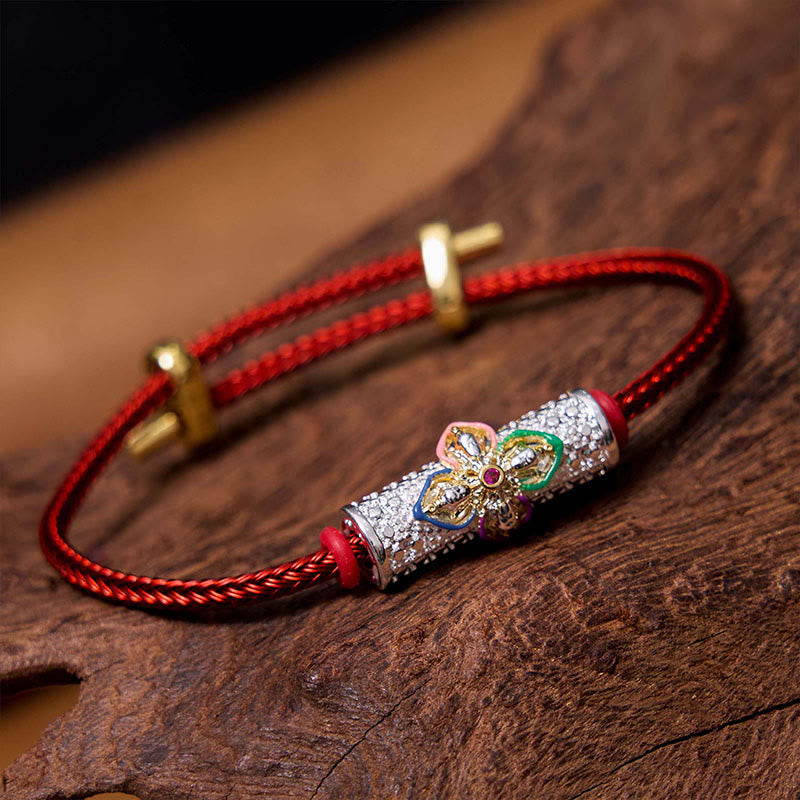 Buddha Stones Pulsera de hilo rojo de cobre de la suerte - Hilo rojo con flores de colores plateados (circunferencia de la muñeca: 14-20 cm) - image 0