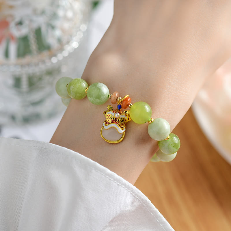 Pulsera de la suerte y la prosperidad con amuleto de león danzante de jade natural de Buddha Stones