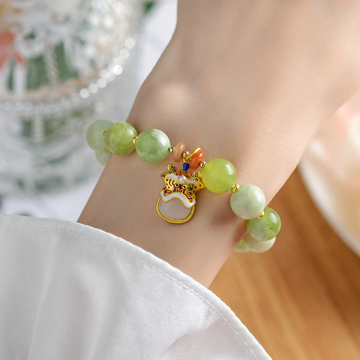Pulsera de la suerte y la prosperidad con amuleto de león danzante de jade natural de Buddha Stones