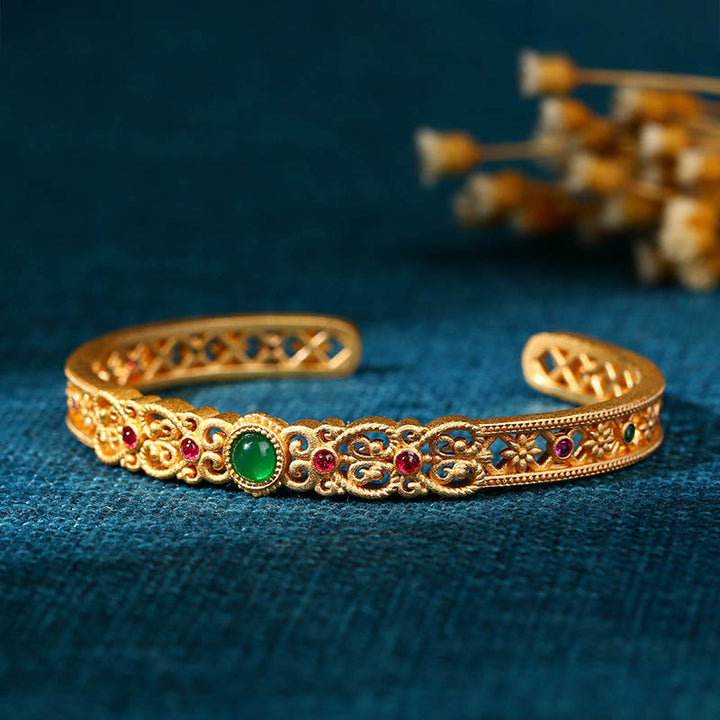 Brazalete de cobre chapado en oro de 24 k con Buddha Stones , calcedonia verde y resistencia