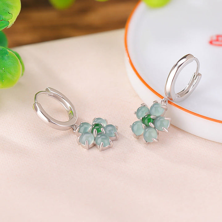 Pendientes de plata de ley 925 bañados en oro con diseño de flor de jade verde y Buddha Stones que representan la suerte y la prosperidad