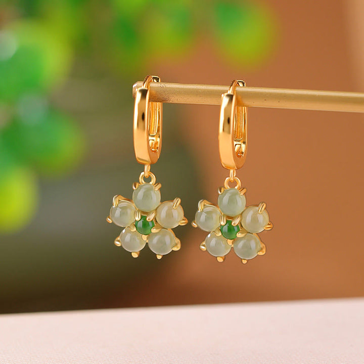 Pendientes de plata de ley 925 bañados en oro con diseño de flor de jade verde y Buddha Stones que representan la suerte y la prosperidad