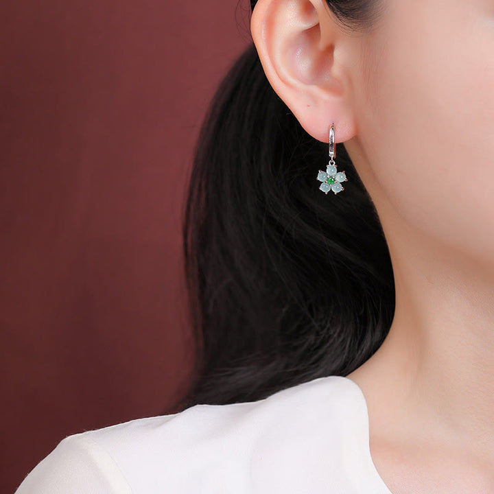 Pendientes de plata de ley 925 bañados en oro con diseño de flor de jade verde y Buddha Stones que representan la suerte y la prosperidad