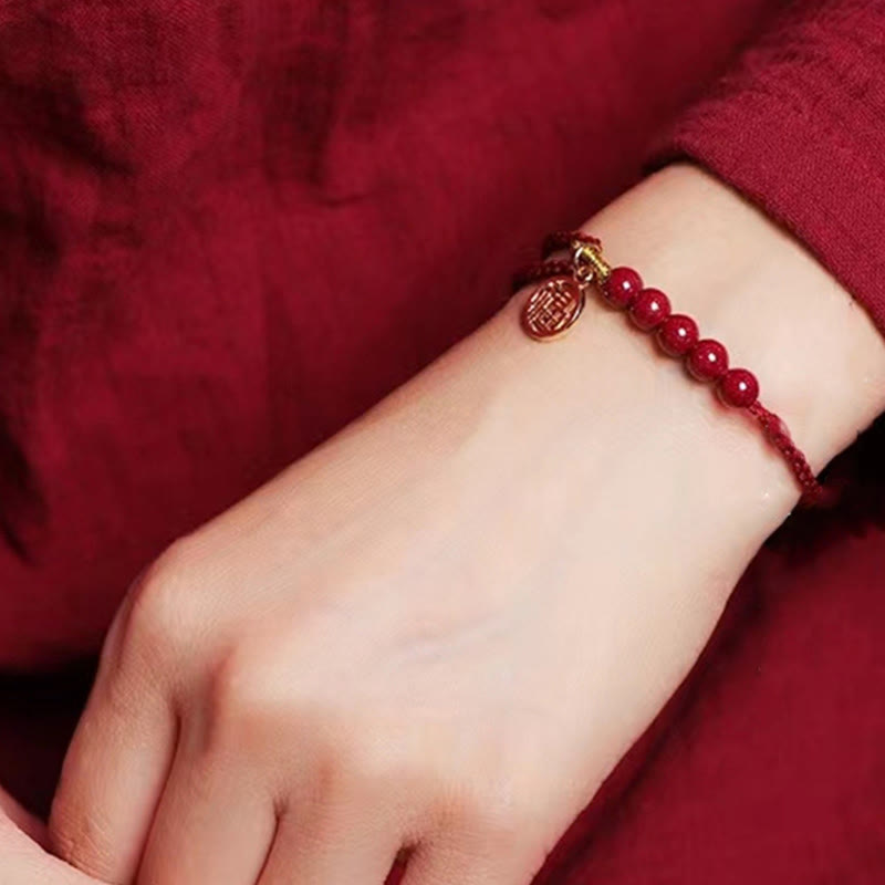 Pulsera trenzada hecha a mano con hilo rojo y bendición de cuentas de cinabrio con caracteres Fu y Buddha Stones