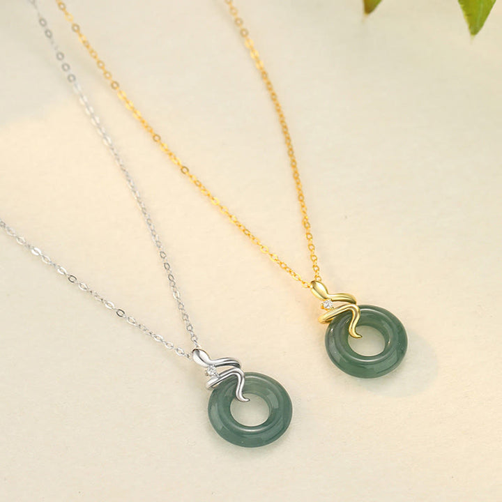 Collar con colgante de la paz con forma de serpiente y jade en oro de 18 quilates y plata de ley 925 con Buddha Stones