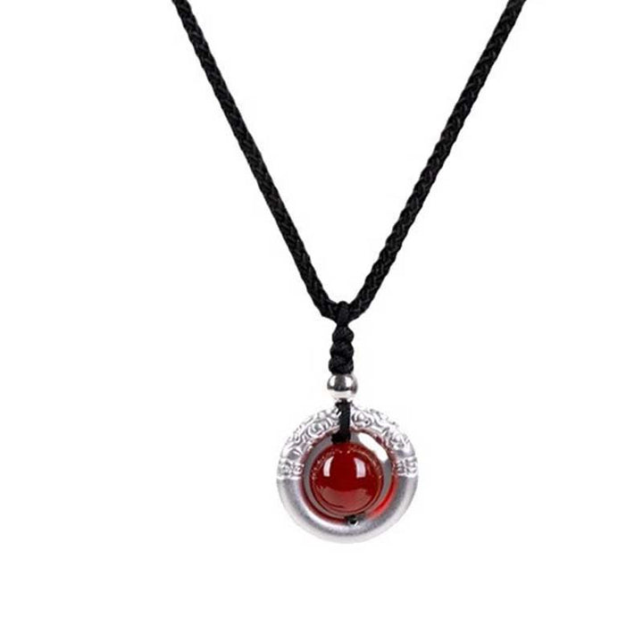 Collar con colgante de bendición con hebilla de paz y ágata roja de plata de ley 999 con Buddha Stones