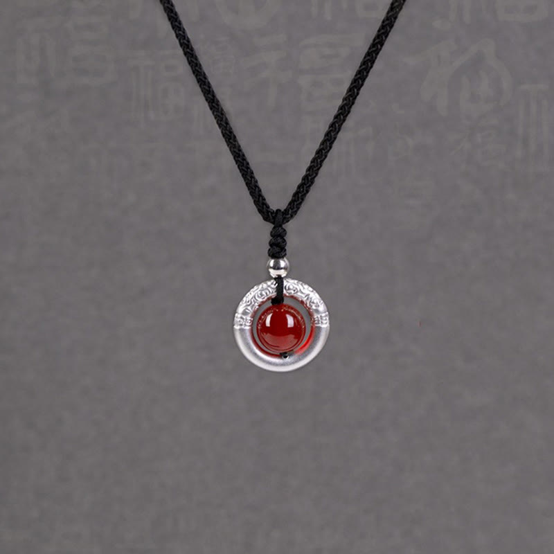 Collar con colgante de bendición con hebilla de paz y ágata roja de plata de ley 999 con Buddha Stones