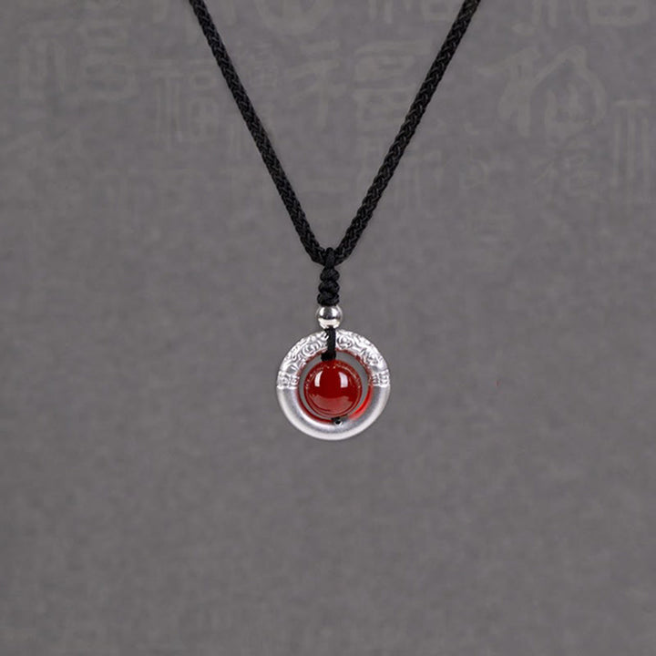 Collar con colgante de bendición con hebilla de paz y ágata roja de plata de ley 999 con Buddha Stones