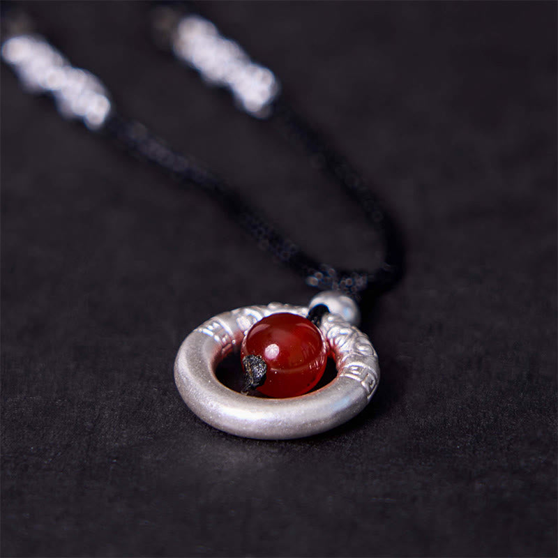 Collar con colgante de bendición con hebilla de paz y ágata roja de plata de ley 999 con Buddha Stones