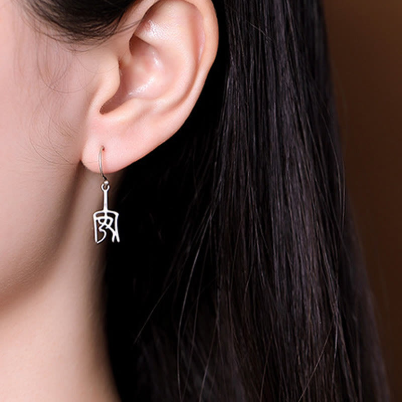 Pendientes de protección con caracteres chinos "Ping An" y "Xi Le" en plata de ley 925 con Buddha Stones