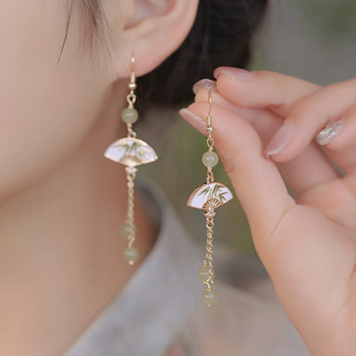 Pendientes de bambú con diseño de abanico de jade y cobre relleno de oro de 14 quilates y Buddha Stones