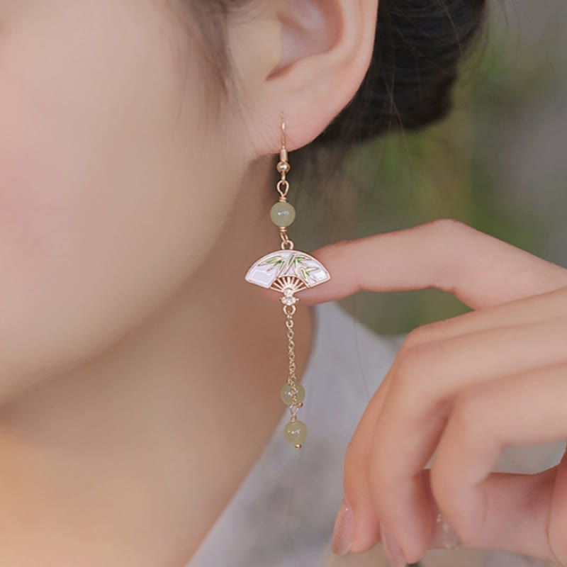 Pendientes de bambú con diseño de abanico de jade y cobre relleno de oro de 14 quilates y Buddha Stones