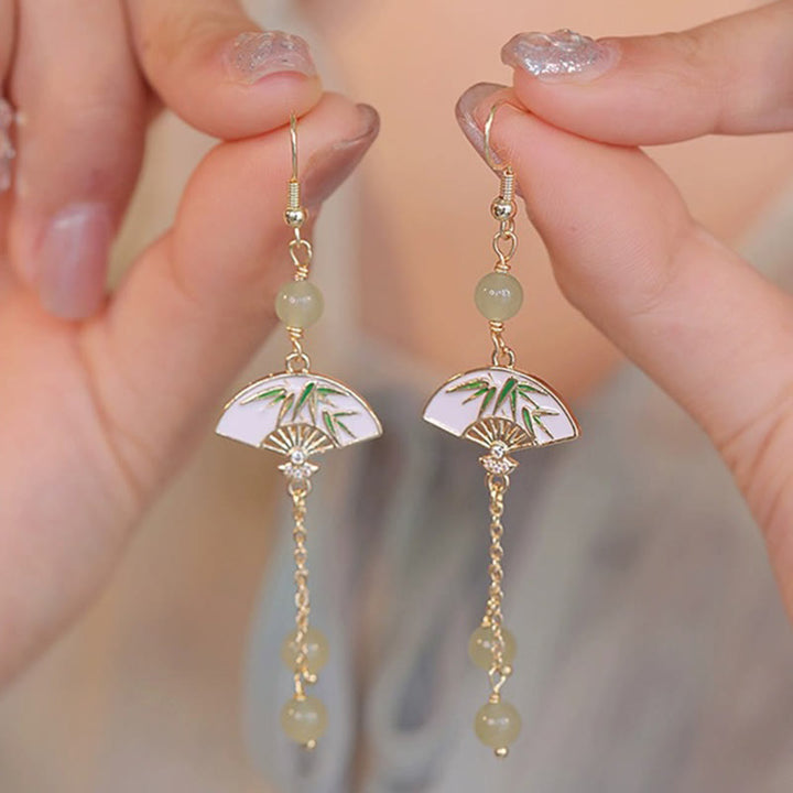 Pendientes de bambú con diseño de abanico de jade y cobre relleno de oro de 14 quilates y Buddha Stones