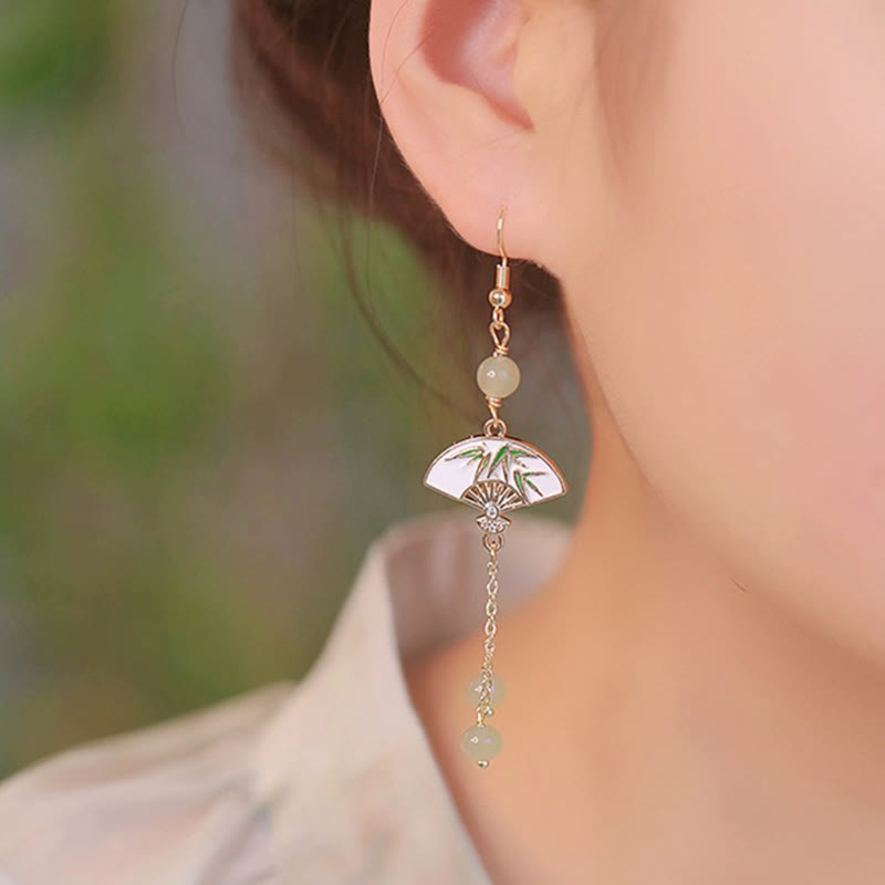 Pendientes de bambú con diseño de abanico de jade y cobre relleno de oro de 14 quilates y Buddha Stones