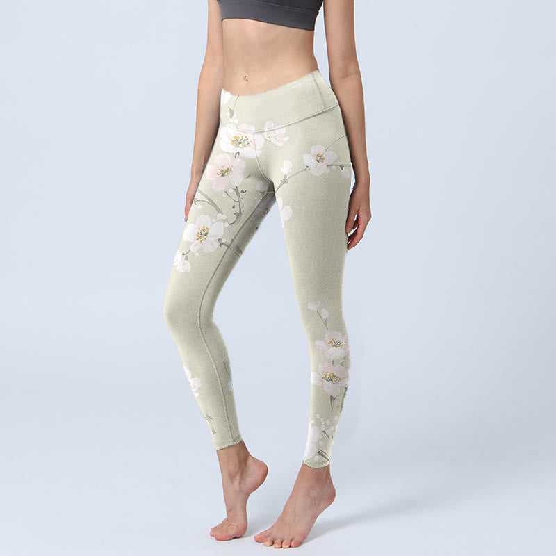 Leggings de yoga para mujer con estampado de flores de ciruelo en beige y piedras de Buddha Stones - Beige - US18，UK/AU22，EU50 (4XL) - image 0