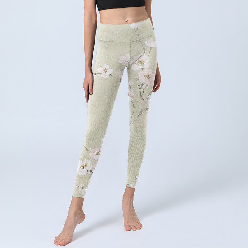 Leggings de yoga para mujer con estampado de flores de ciruelo en beige y piedras de Buddha Stones - image 6