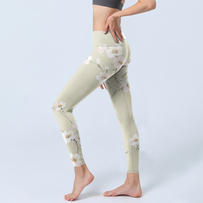 Leggings de yoga para mujer con estampado de flores de ciruelo en beige y piedras de Buddha Stones - image 3