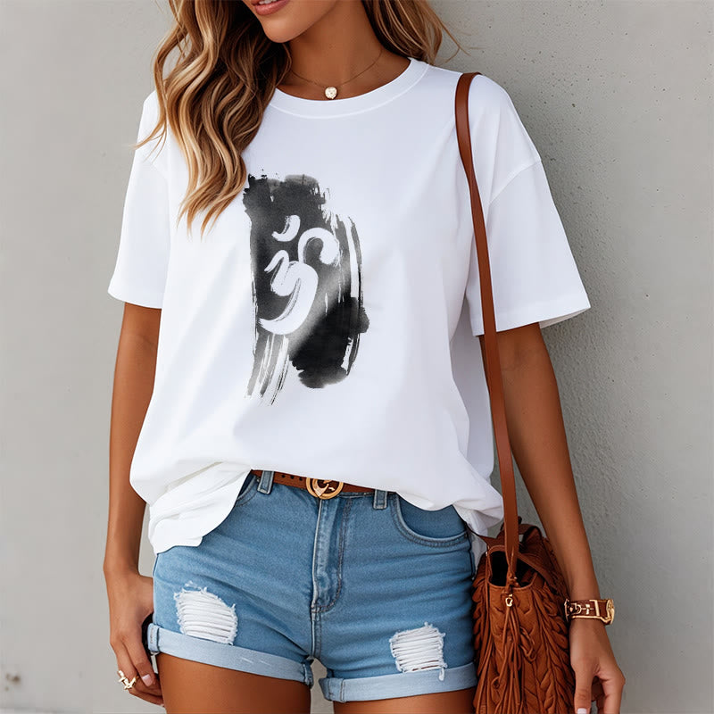 Camiseta de algodón con fondo de tinta OM y Buddha Stones - image 7