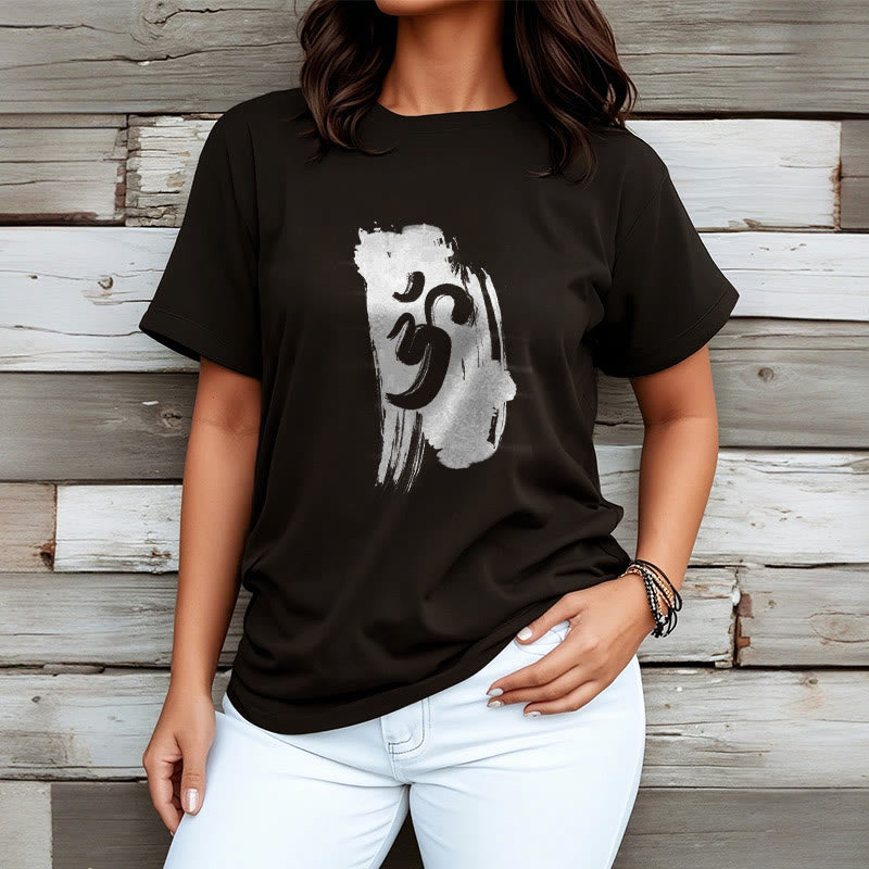 Camiseta de algodón con fondo de tinta OM y Buddha Stones - image 2