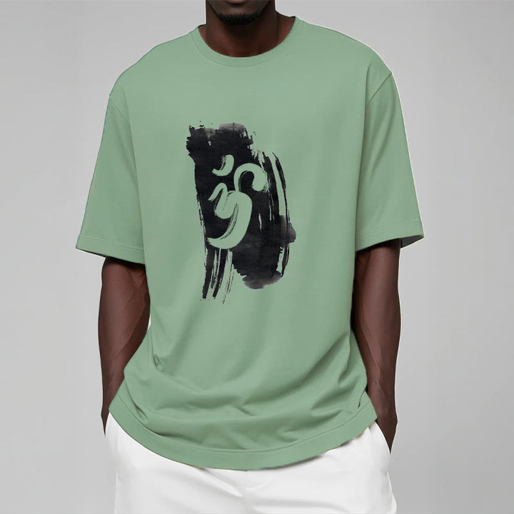 Camiseta de algodón con fondo de tinta OM y Buddha Stones - image 18