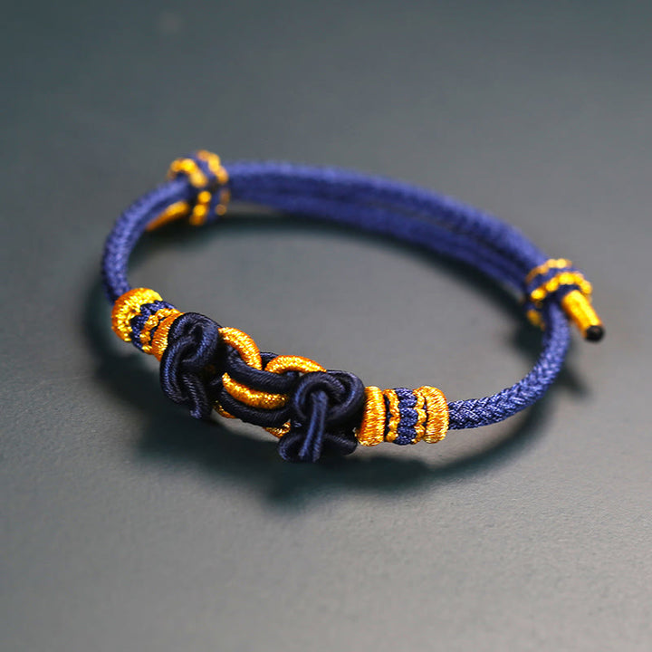 Pulsera de fuerza con nudo de silla de montar y hilo rojo de Buddha Stones