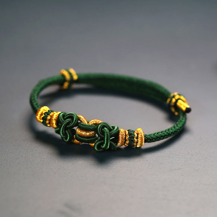Pulsera de fuerza con nudo de silla de montar y hilo rojo de Buddha Stones