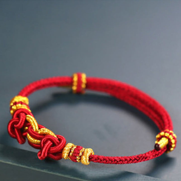Pulsera de fuerza con nudo de silla de montar y hilo rojo de Buddha Stones