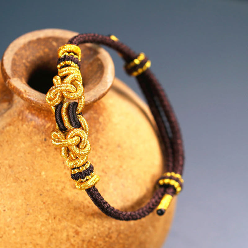 Pulsera de fuerza con nudo de silla de montar y hilo rojo de Buddha Stones