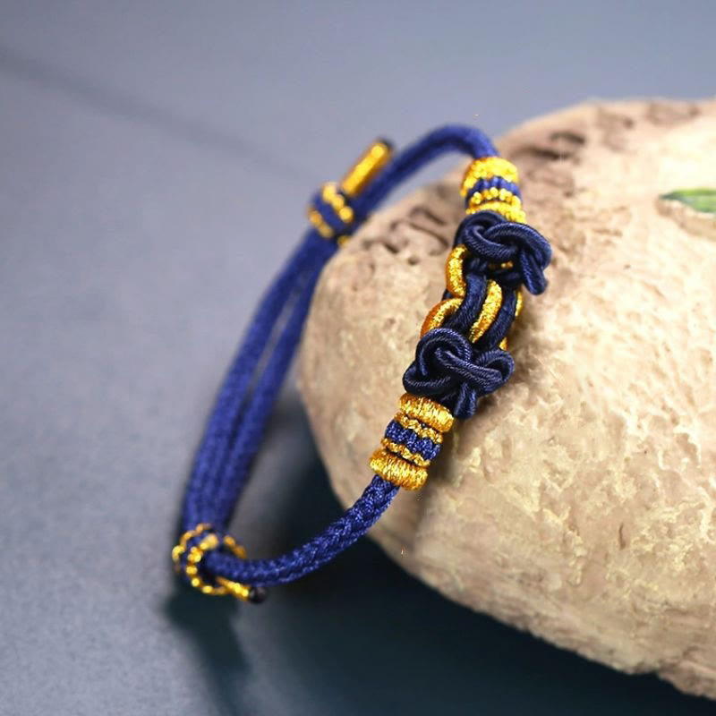 Pulsera de fuerza con nudo de silla de montar y hilo rojo de Buddha Stones