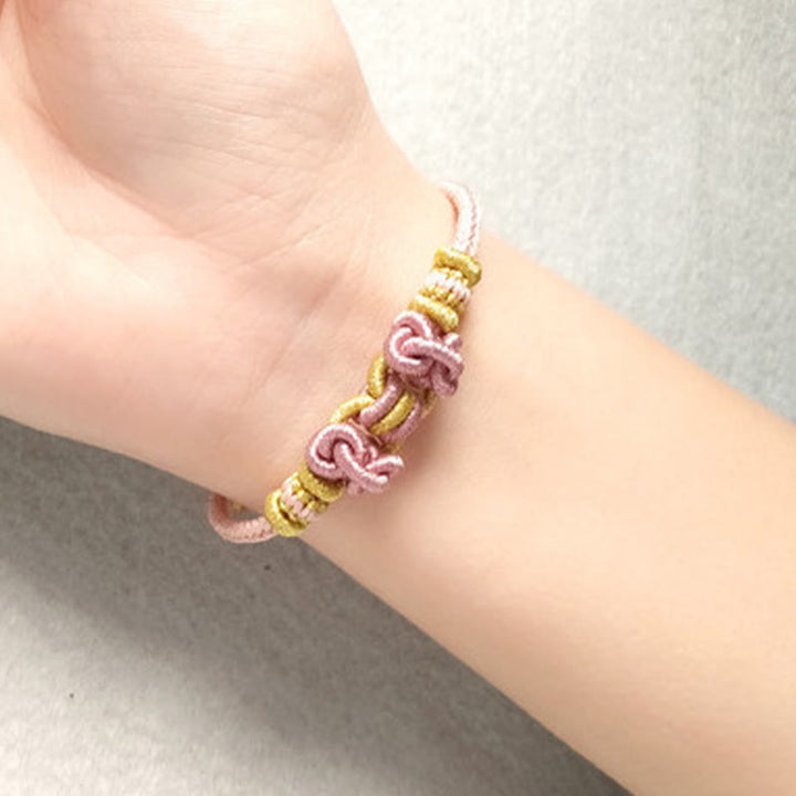 Pulsera de fuerza con nudo de silla de montar y hilo rojo de Buddha Stones