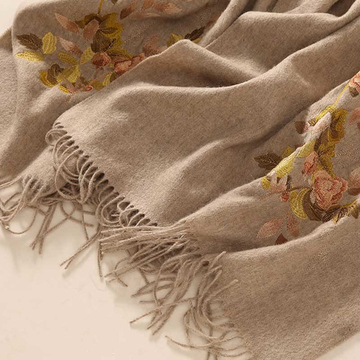 Chal de lana con Buddha Stones y borlas bordadas con flores de Weiyang, bufanda de viaje acogedora para el invierno