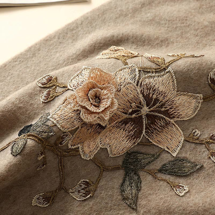 Chal de lana con Buddha Stones y borlas bordadas con flores blancas y naranjas, bufanda de viaje acogedora para el invierno